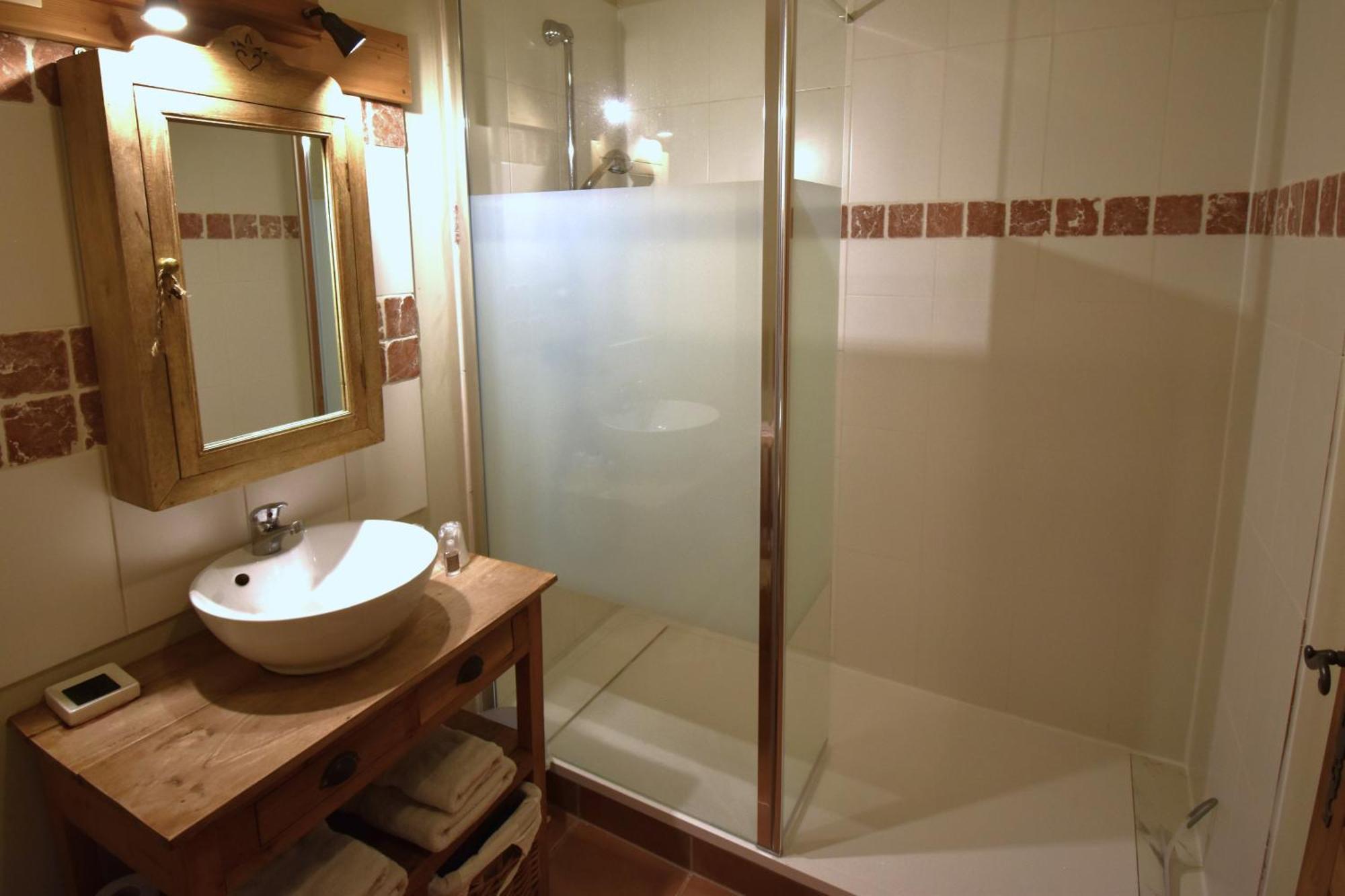 ช็องบร์ โดต - ลา เคล่ เด บัว Bed & Breakfast เลอบูร์-เดอัวซ็อง ภายนอก รูปภาพ