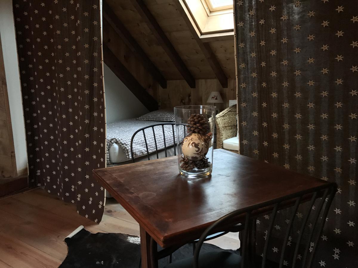 ช็องบร์ โดต - ลา เคล่ เด บัว Bed & Breakfast เลอบูร์-เดอัวซ็อง ภายนอก รูปภาพ